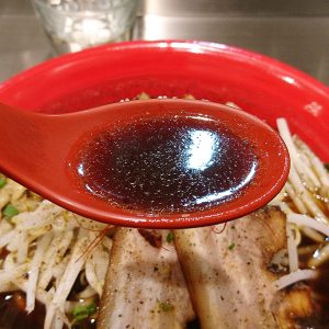 麺創研 紅 BLACK スープ